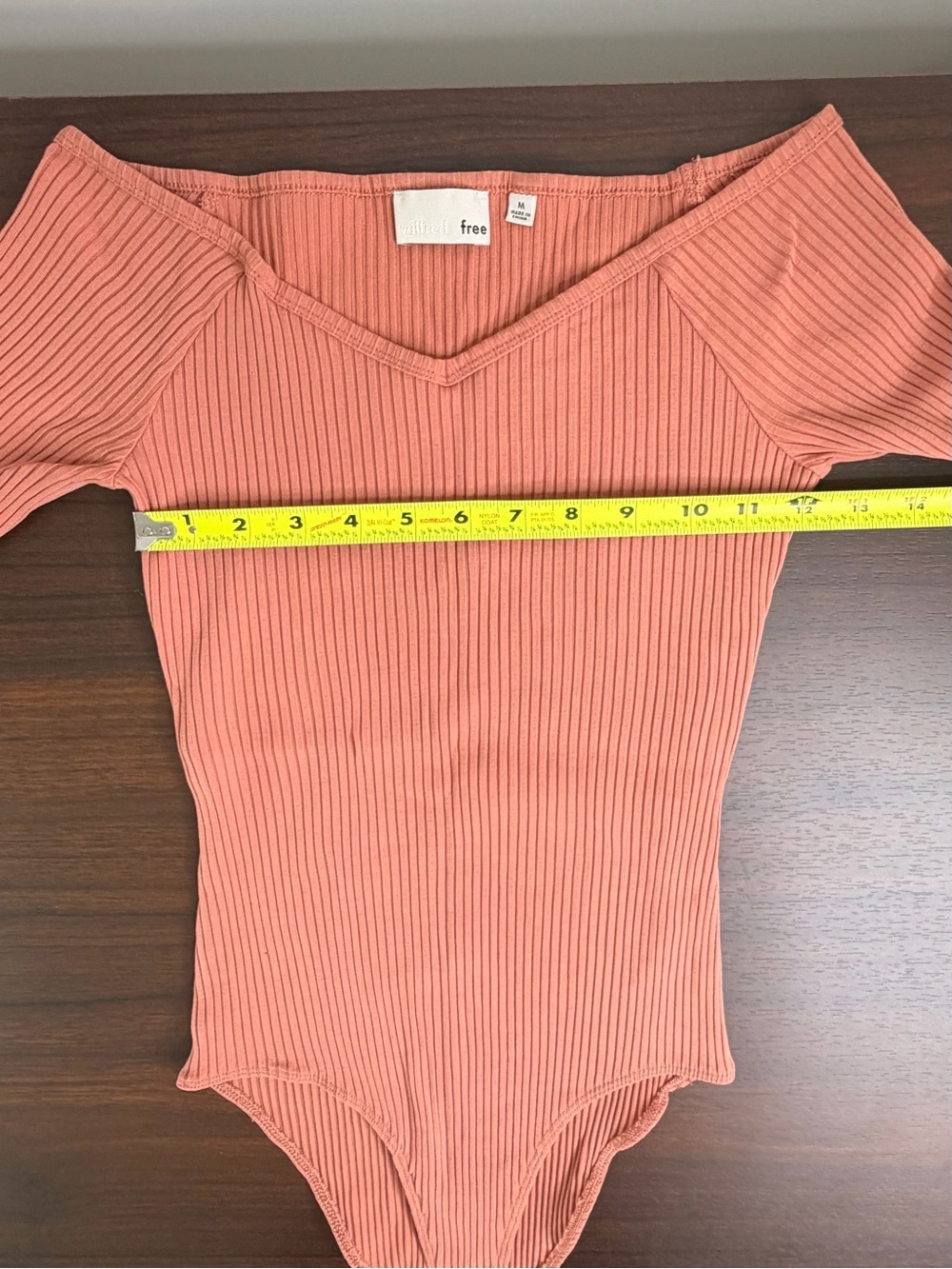 Wilfred Free Rust-Pink Ribbed V-Neck Bodysuit - Picture 4 of 7